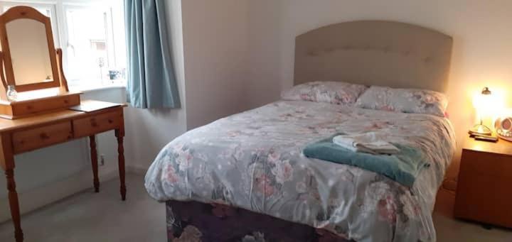 Beautiful En-Suite Room With Stairs Wokingham Eksteriør billede